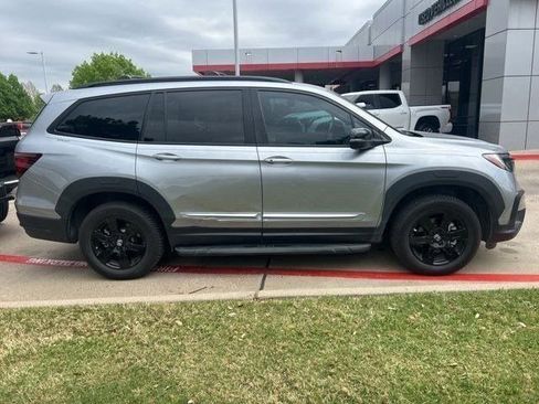 Used 2022 Honda Pilot TrailSport image 2
