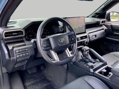 Used 2025 Toyota 4Runner Limited AWD/4WD image 17