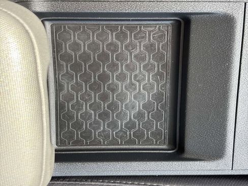 Used 2024 Nissan Frontier SV w/ SV Convenience Package RWD image 13