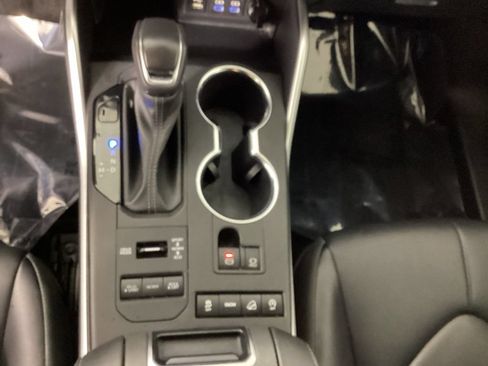 Used 2022 Toyota Highlander XLE AWD/4WD image 26