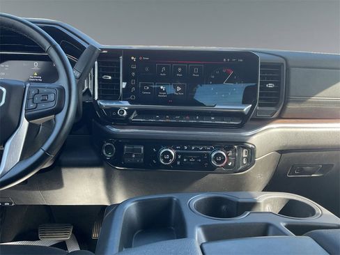 Used 2025 GMC Sierra 1500 SLT image 9