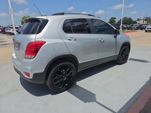 Used 2022 Chevrolet Trax LT w/ Sport Edition AWD/4WD image 3