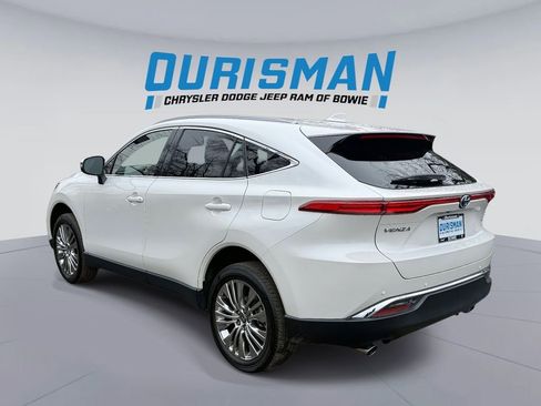 Used 2022 Toyota Venza XLE image 4