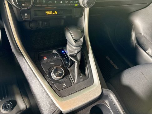 Used 2020 Toyota RAV4 LE w/ All Weather Liner Package AWD/4WD image 17