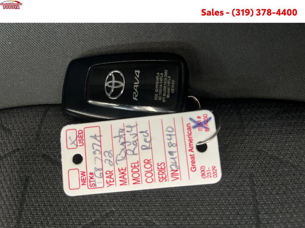 Certified 2022 Toyota RAV4 XLE w/ XLE Grade Weather Package AWD/4WD image 24