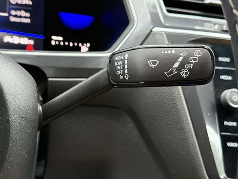 Used 2022 Volkswagen Tiguan SE AWD/4WD image 27