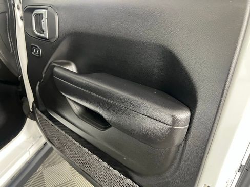 Used 2023 Jeep Gladiator Willys image 31