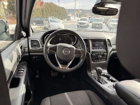 Used 2020 Jeep Grand Cherokee Laredo image 17
