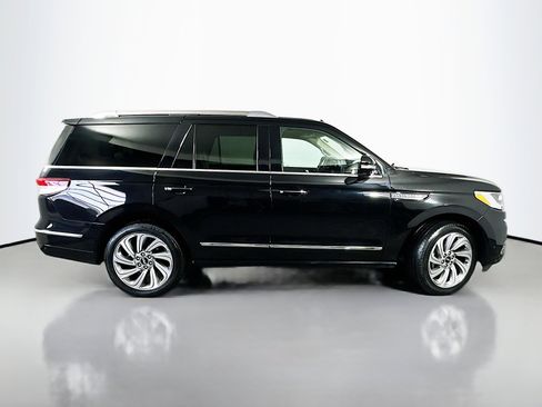 Used 2022 Lincoln Navigator Reserve image 8