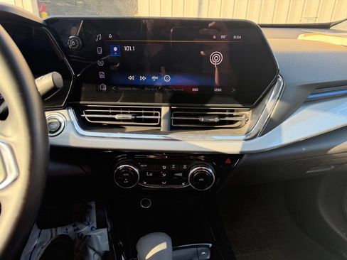 Used 2025 Chevrolet Trax LT w/ LT Convenience Package FWD image 14