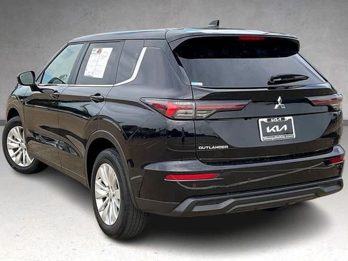 Used 2025 Mitsubishi Outlander ES AWD/4WD image 4
