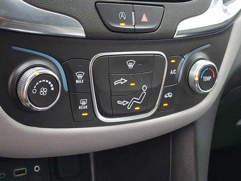 Used 2023 Chevrolet Equinox LS AWD/4WD image 13