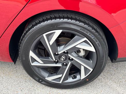 Certified 2025 Hyundai Elantra Sport FWD image 9
