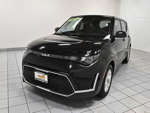 Used 2025 Kia Soul LX w/ LX Technology Package FWD image 1