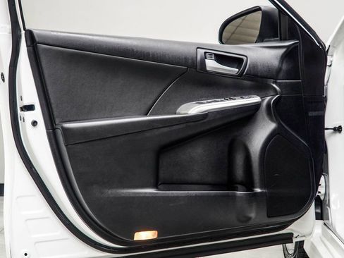 Used 2014 Toyota Camry SE image 23