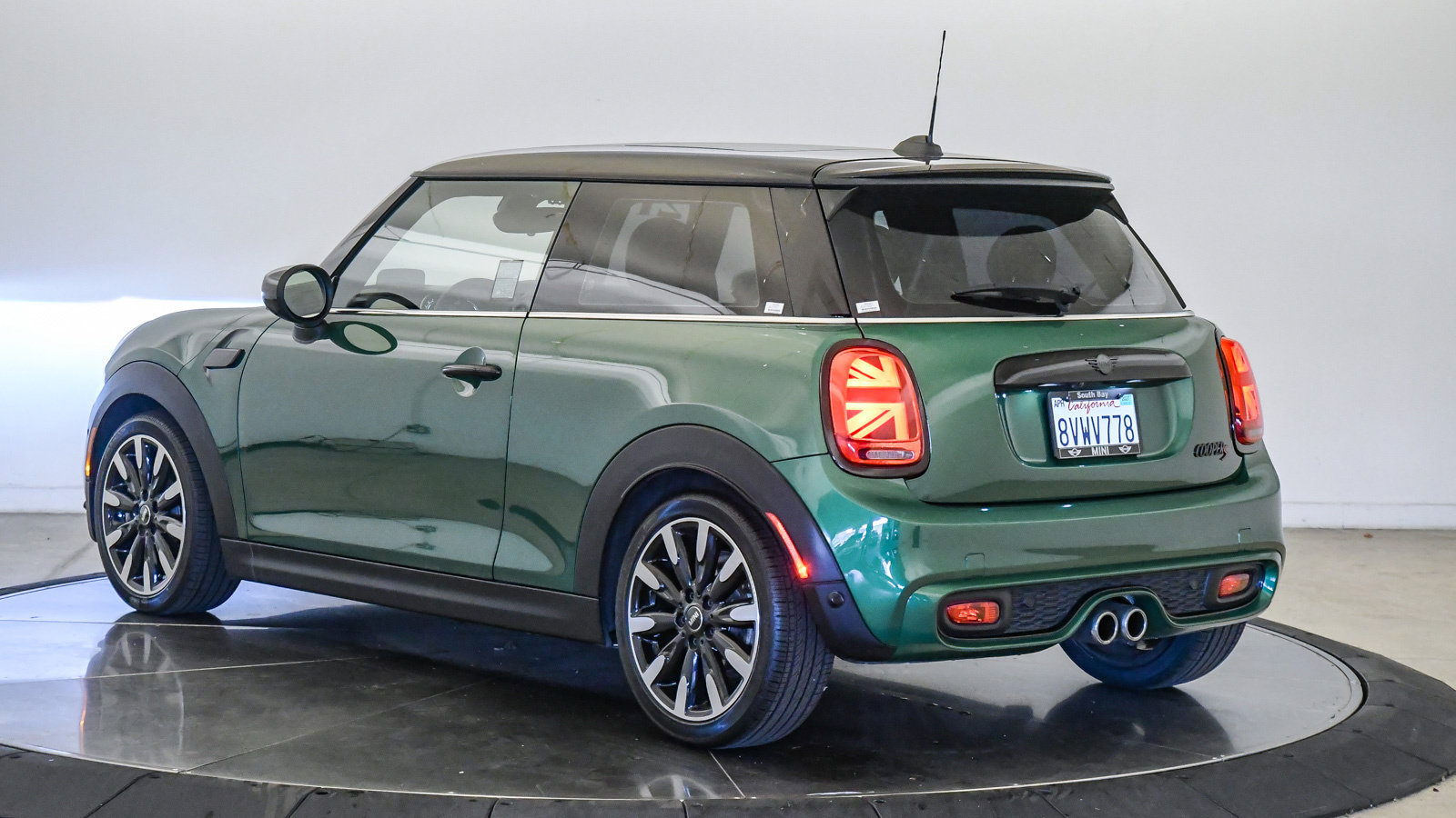 Used 2021 MINI Cooper S w/ Driver Assistance Package FWD image 2