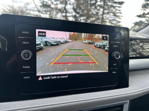 New 2025 Volkswagen Taos SE image 19