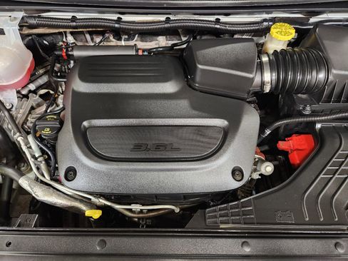 Used 2019 Chrysler Pacifica Touring Plus w/ S Appearance Package FWD image 53