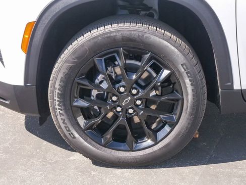 Used 2026 Chevrolet Traverse LT w/ Midnight/Sport Edition FWD image 5