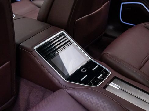 Used 2023 Porsche Panamera 4 Platinum Edition image 19