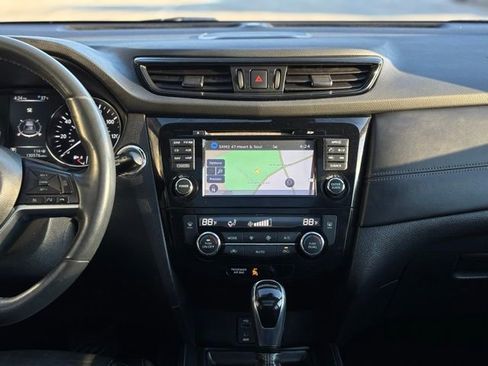 Used 2017 Nissan Rogue SL w/ SL Premium Package image 32