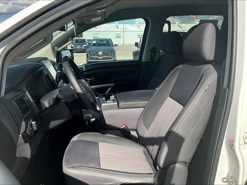 Used 2023 Nissan Titan SV image 31