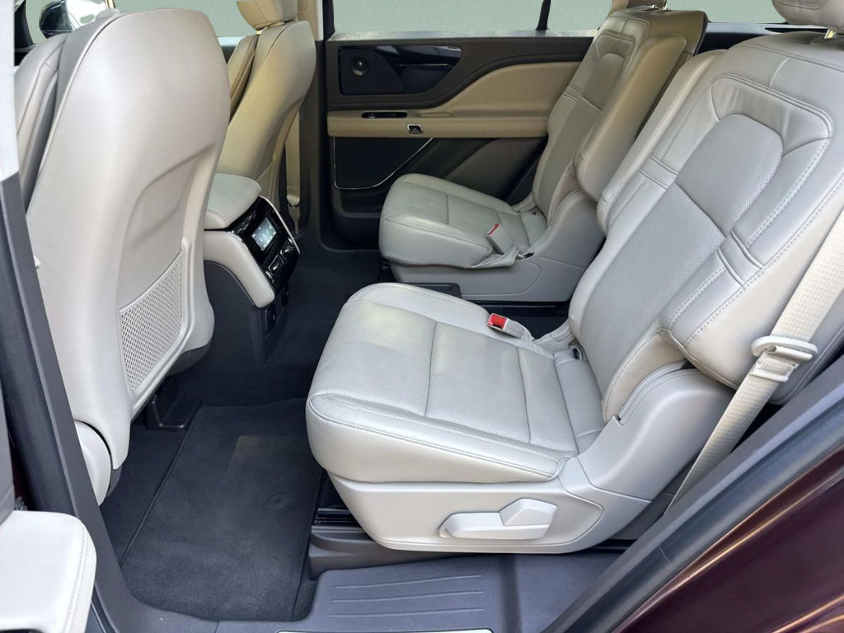 Used 2021 Lincoln Aviator Reserve w/ Elements Package Plus AWD/4WD image 12