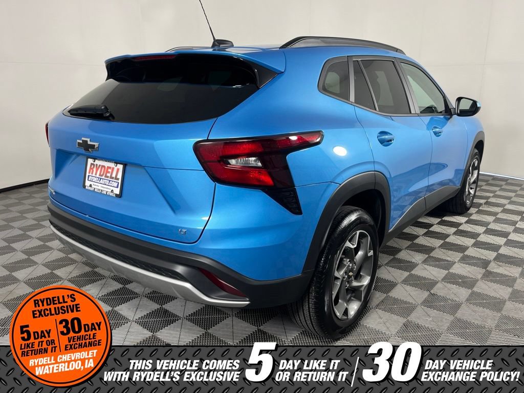 Used 2025 Chevrolet Trax LT w/ LT Convenience Package FWD image 4