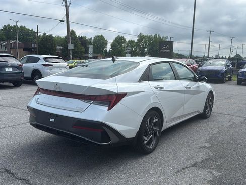 Used 2025 Hyundai Elantra Limited FWD image 5