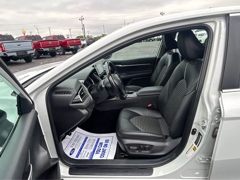 Used 2023 Toyota Camry SE image 11