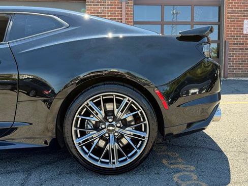 Used 2019 Chevrolet Camaro ZL1 RWD image 6