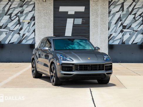 Used 2023 Porsche Cayenne Turbo S AWD/4WD image 2