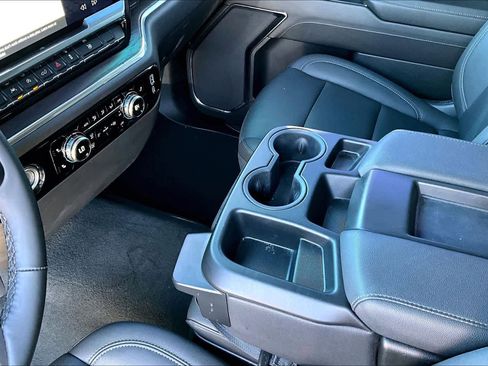 Used 2024 GMC Sierra 1500 SLT image 17