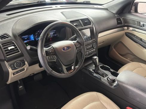 Used 2018 Ford Explorer XLT w/ Equipment Group 202A AWD/4WD image 2