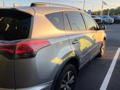 Used 2018 Toyota RAV4 XLE FWD image 6