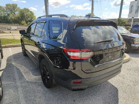 Used 2025 Honda Pilot Black Edition image 4
