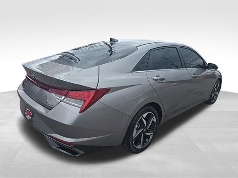 Used 2021 Hyundai Elantra Limited image 3