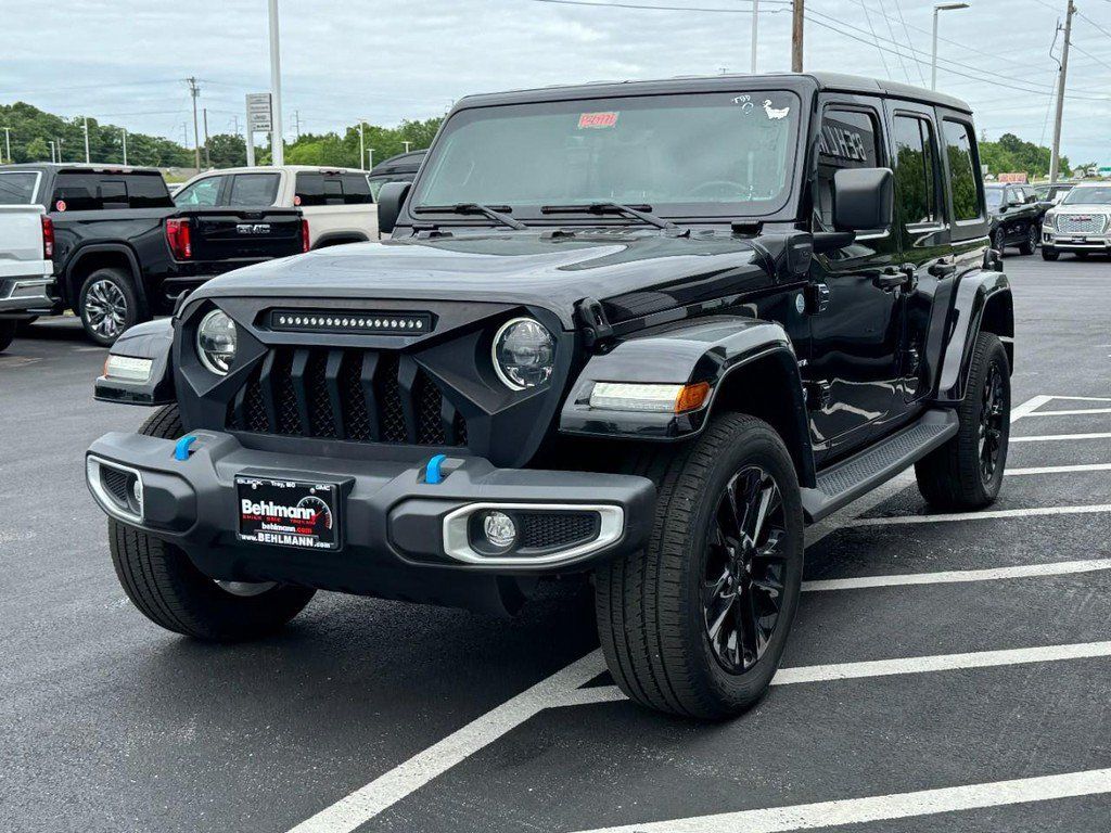 Used 2023 Jeep Wrangler Unlimited Sahara w/ Cold Weather Group AWD/4WD image 11