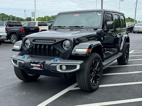 Used 2023 Jeep Wrangler Unlimited Sahara w/ Cold Weather Group AWD/4WD image 11