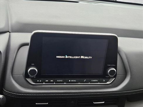 Used 2025 Nissan Rogue SV FWD image 11