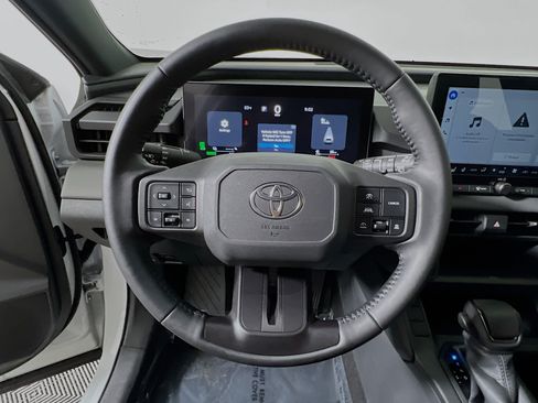 Used 2026 Toyota RAV4 SE w/ Convenience Package AWD/4WD image 18