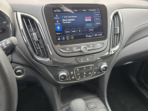 Certified 2022 Chevrolet Equinox RS w/ Infotainment Package image 35