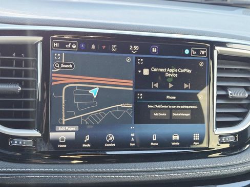 Used 2024 Chrysler Pacifica Limited image 29