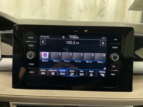 Used 2025 Volkswagen Taos SE AWD/4WD image 18
