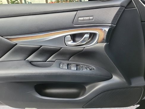 Used 2015 INFINITI Q70 L 5.6 image 29