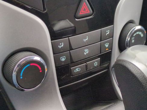 Used 2011 Chevrolet Cruze LS image 28