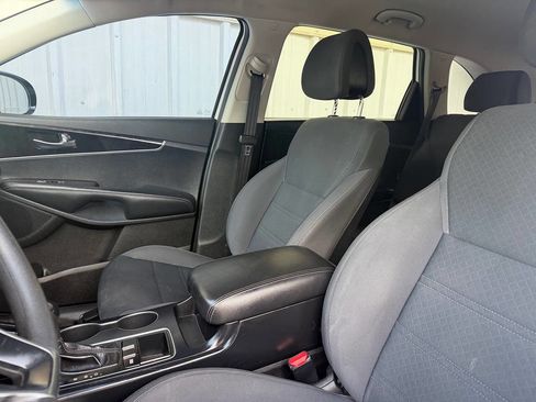 Used 2016 Kia Sorento LX image 12