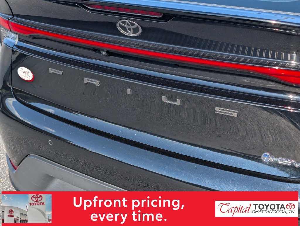 Used 2025 Toyota Prius LE FWD image 8