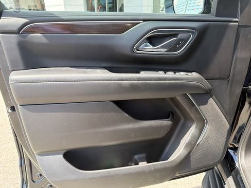 Used 2023 GMC Yukon SLE AWD/4WD image 9