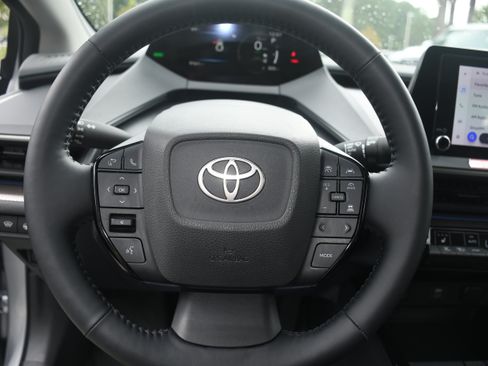 Certified 2025 Toyota Prius XLE FWD image 12